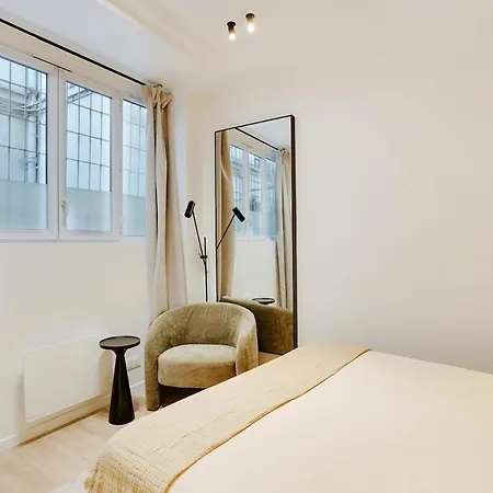 Nation-voltaire Apartment